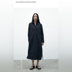 Voluminous poplin dress.